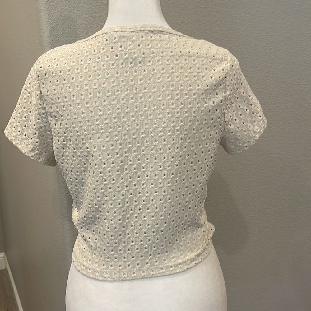 H & M Eyelet Basic Crop Top - Picture 2 of 2
